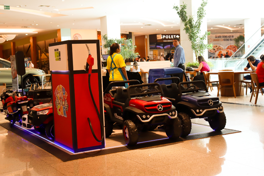 Shopping em Belém alaga e parte do teto de parquinho infantil